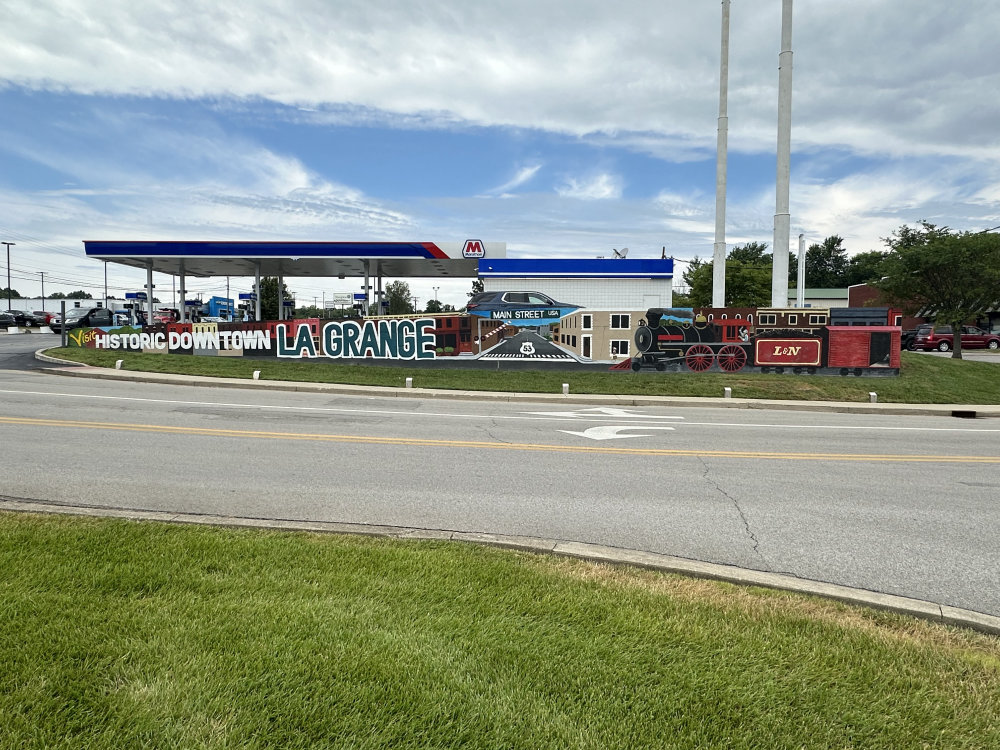 mural in La Grange by artist unknown.