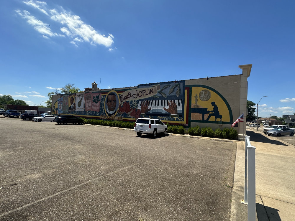 mural in Texarkana by artist unknown.