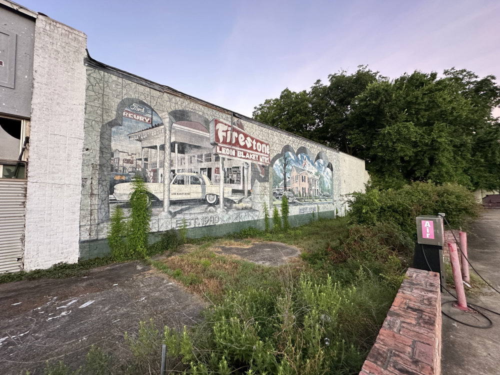 mural in Atlanta by artist unknown.