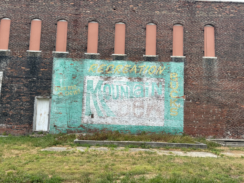 mural in Galena by artist unknown.