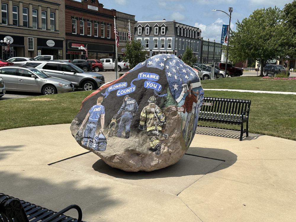 mural in Albia by artist unknown.