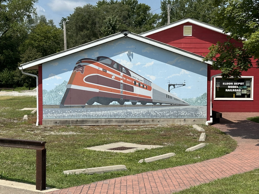 mural in Eldon by artist unknown.