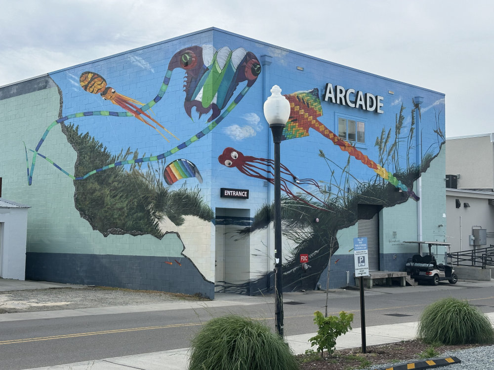 mural in Carolina Beach by artist unknown.