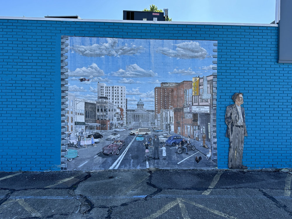 mural in Columbia by artist unknown.