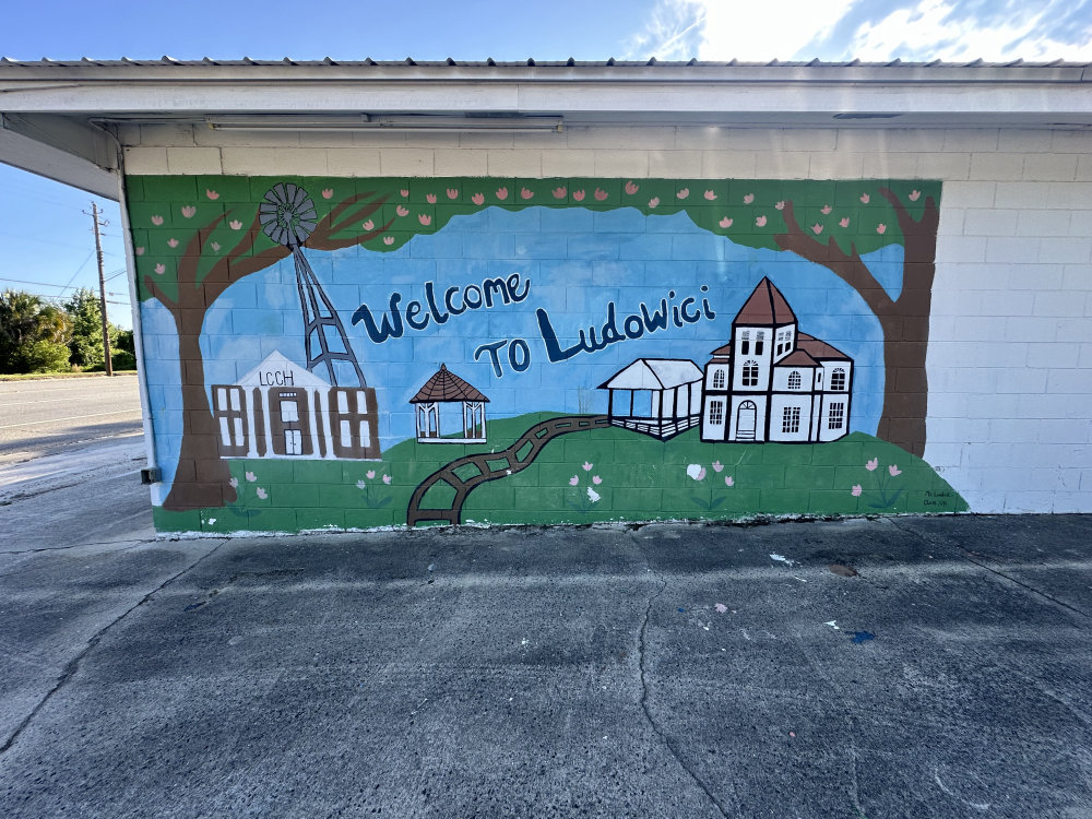 mural in Ludowici by artist unknown.