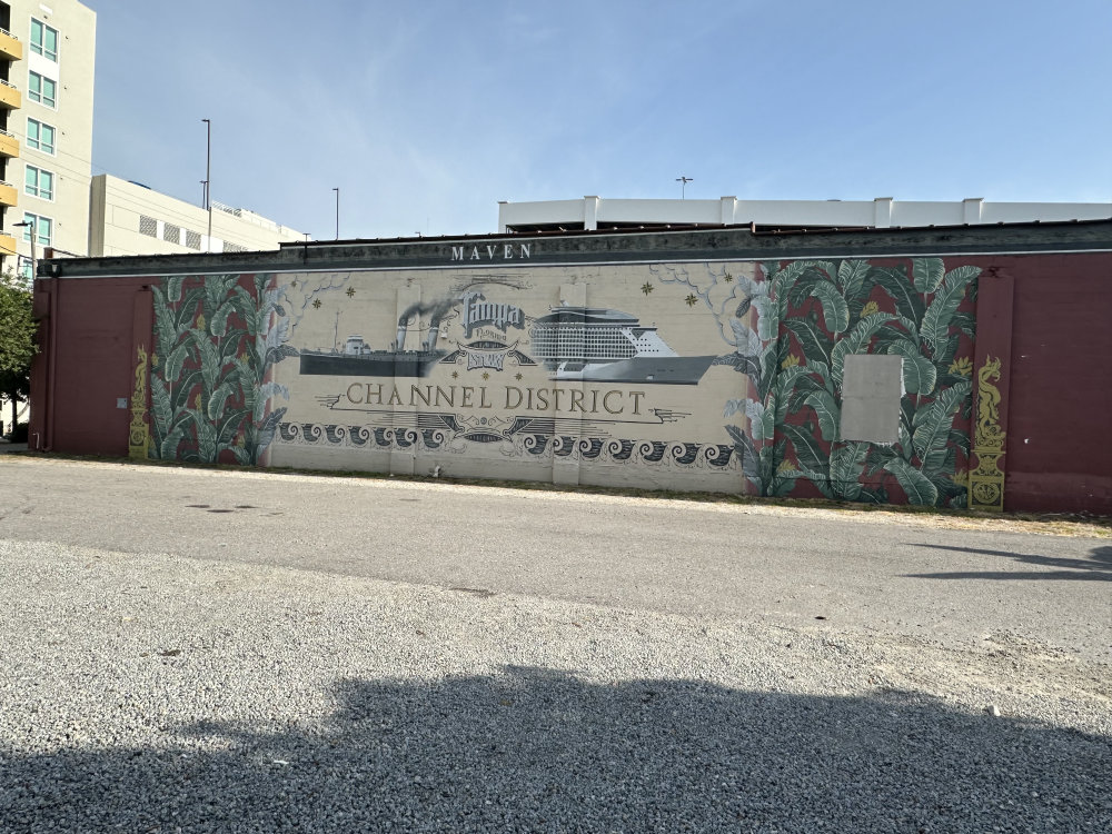 mural in Tampa by artist unknown.