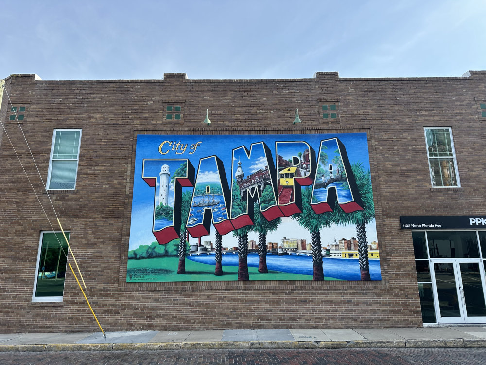 mural in Tampa by artist unknown.