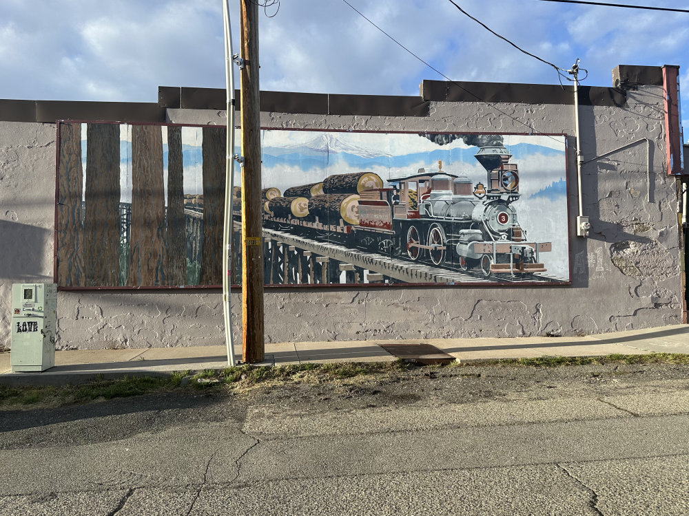 mural in Weed by artist unknown.