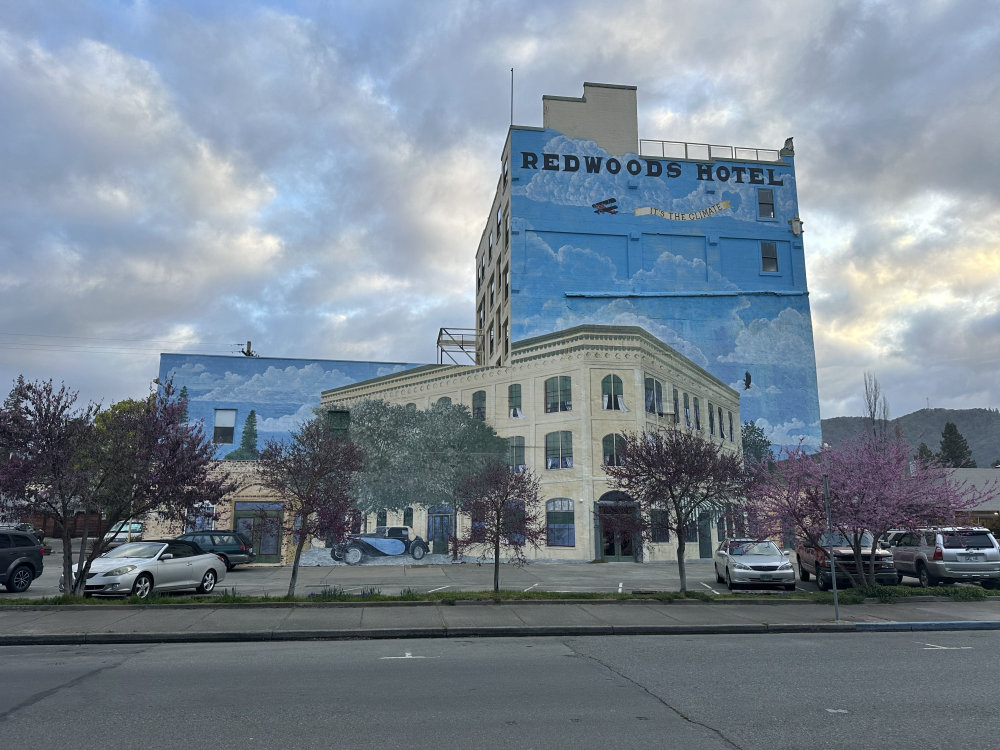 mural in Grants Pass by artist unknown.