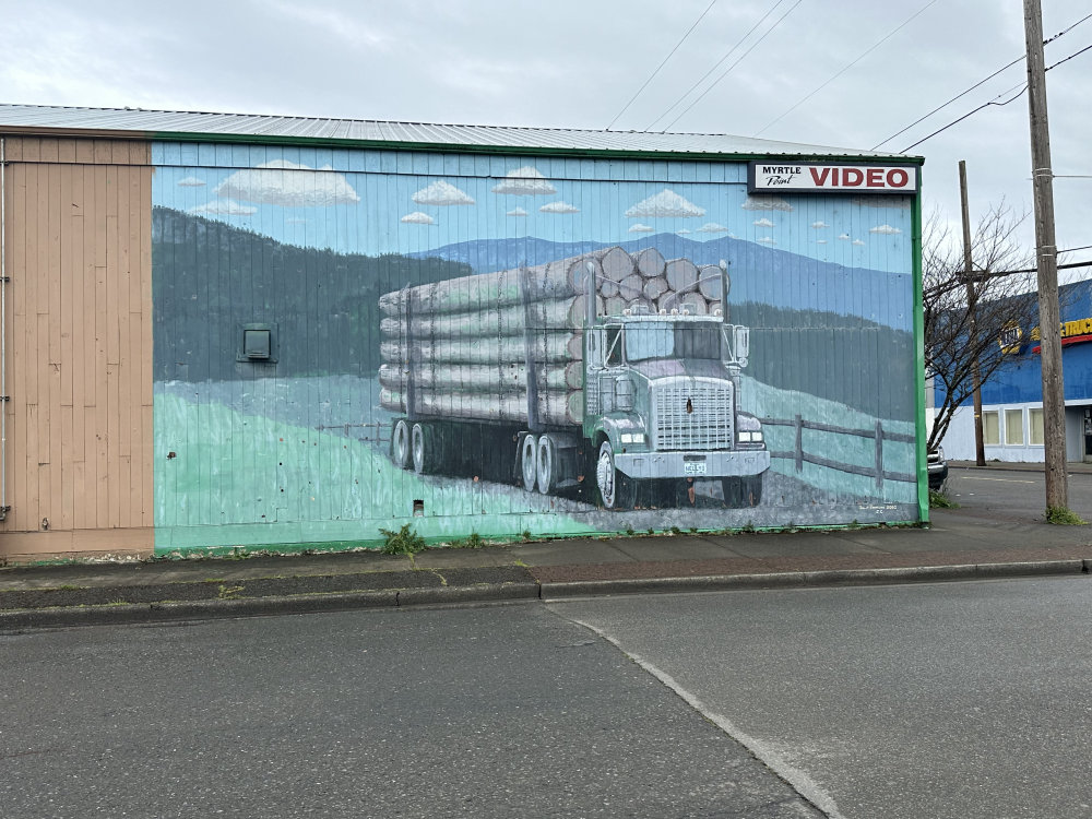 mural in Myrtle Point by artist unknown.