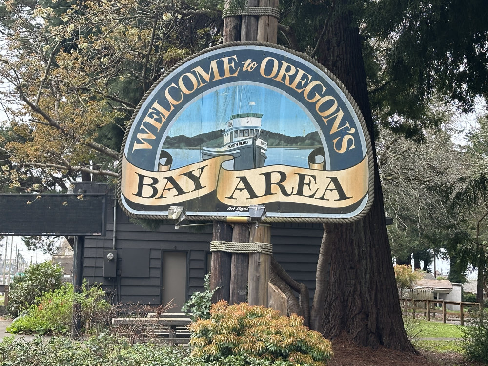 mural in North Bend by artist unknown.