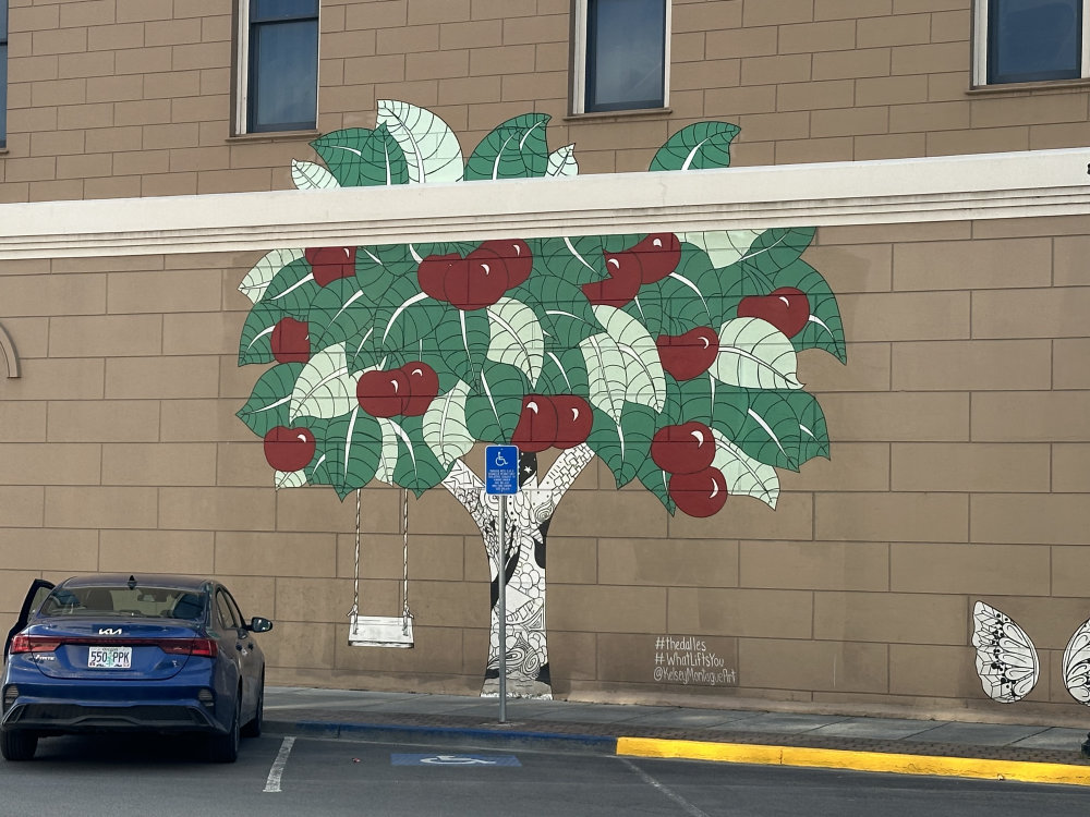 mural in The Dalles by artist Kelsey Montague.