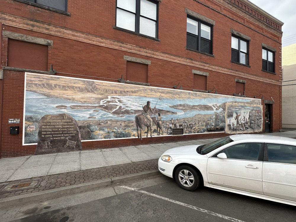 mural in The Dalles by artist unknown.