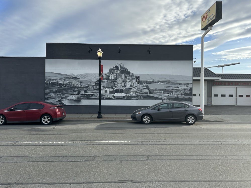 mural in The Dalles by artist unknown.