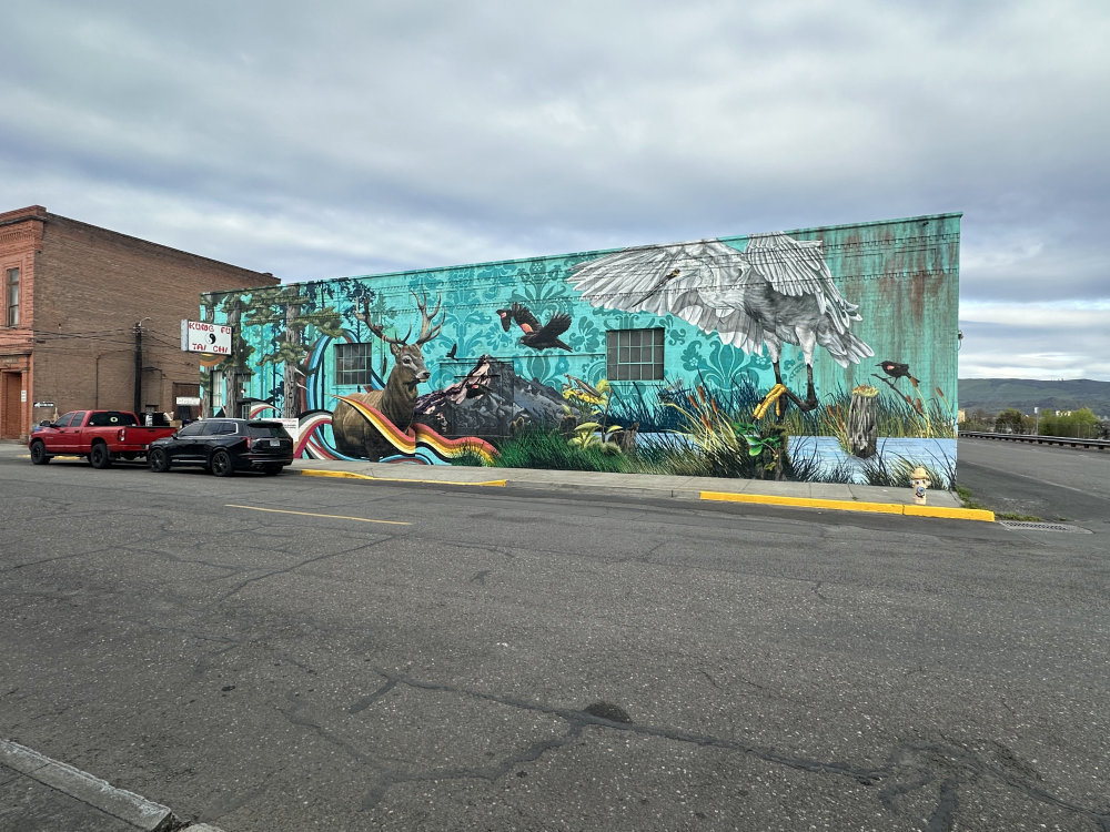 mural in The Dalles by artist unknown.