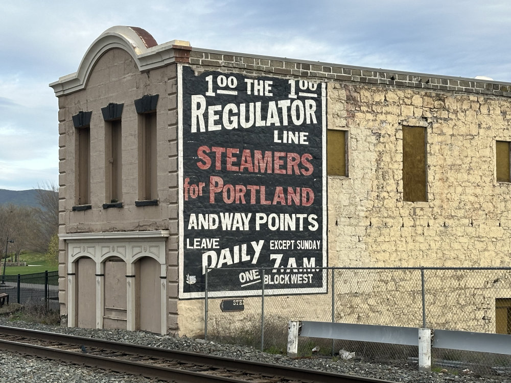 mural in The Dalles by artist unknown.