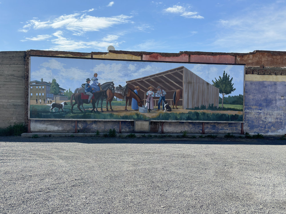 mural in Toppenish by artist unknown.