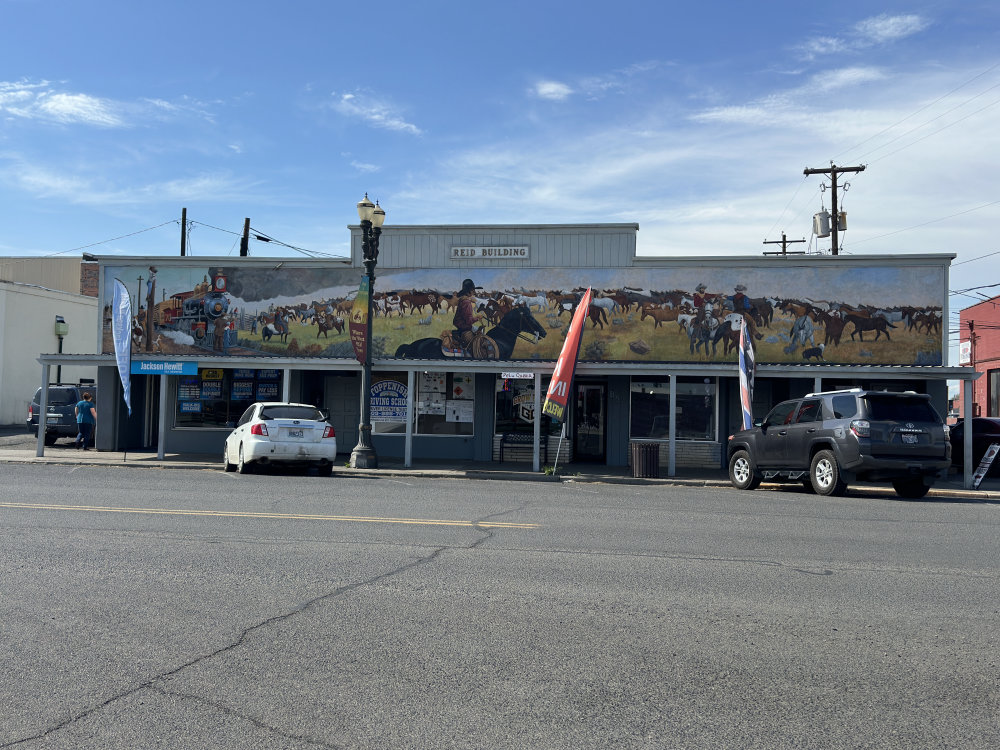 mural in Toppenish by artist unknown.