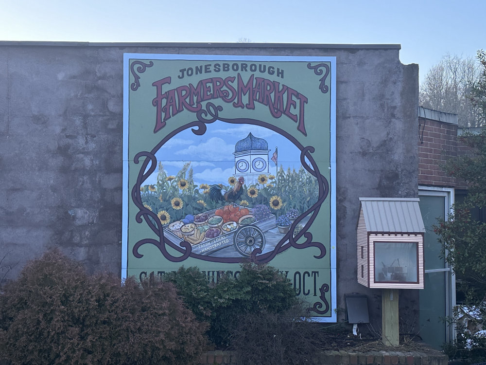 mural in Jonesborough by artist unknown.