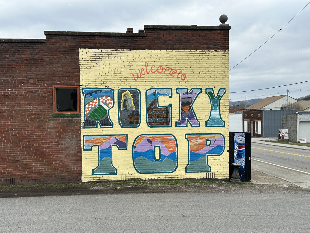 mural in Rocky Top by artist unknown.