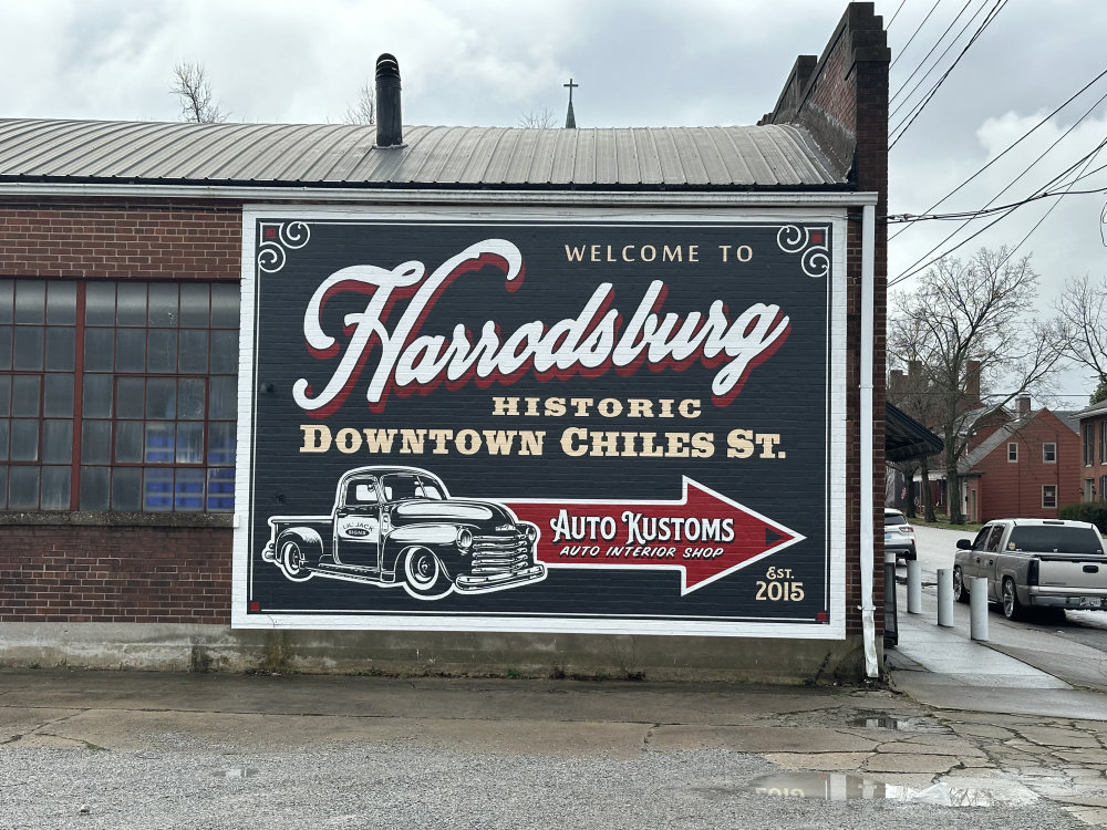 mural in Harrodsburg by artist unknown.