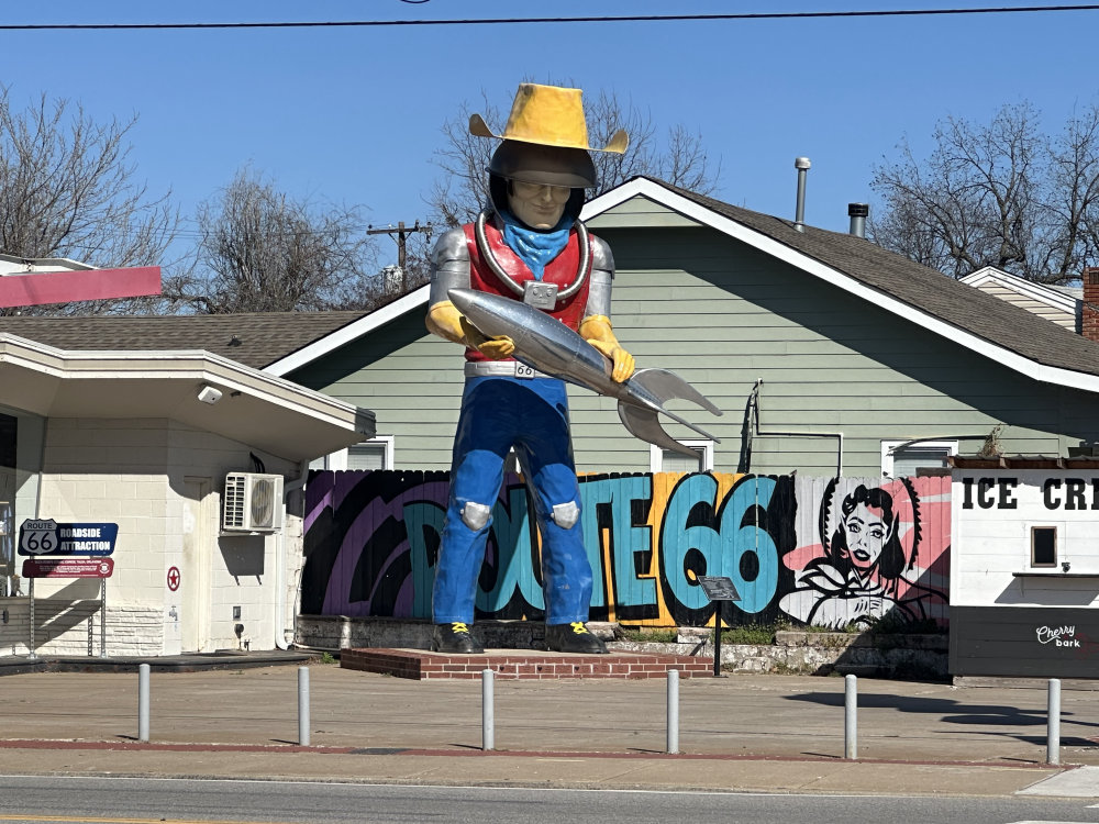 mural in Tulsa by artist unknown.