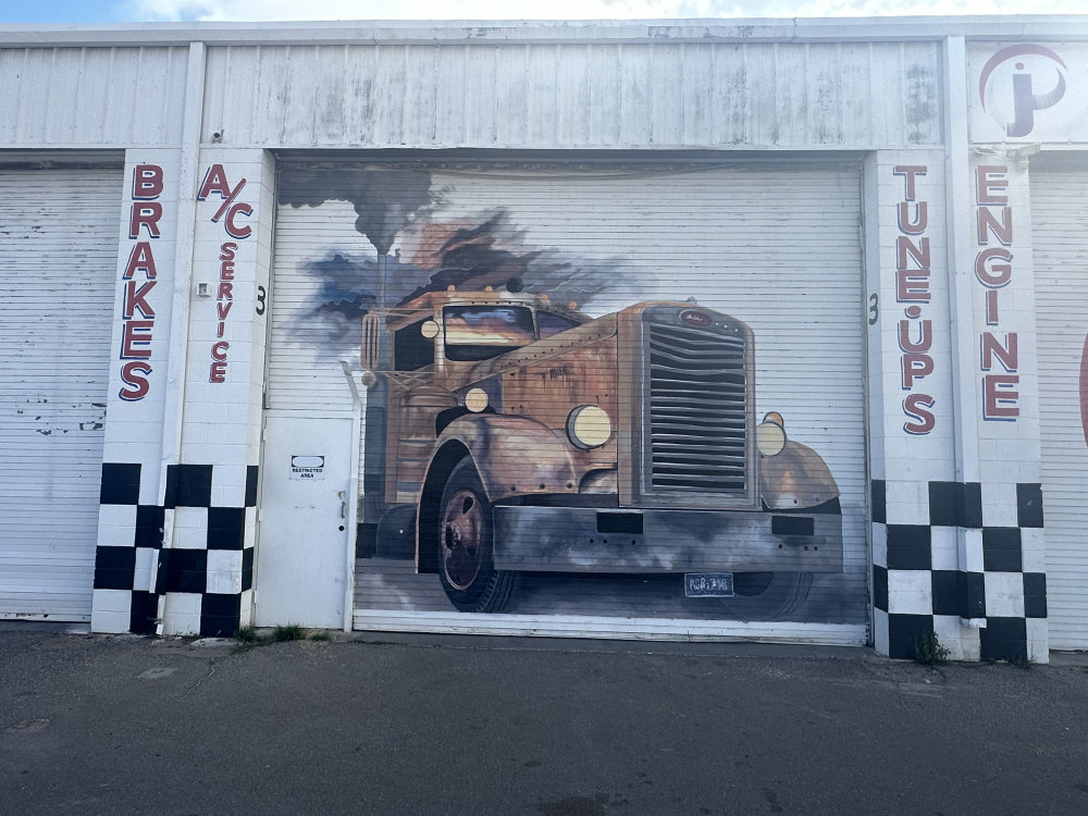 mural in El Paso by artist unknown.