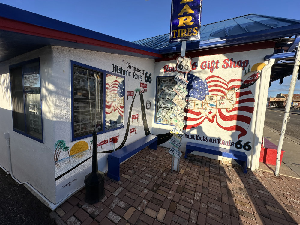 mural in Seligman by artist unknown.