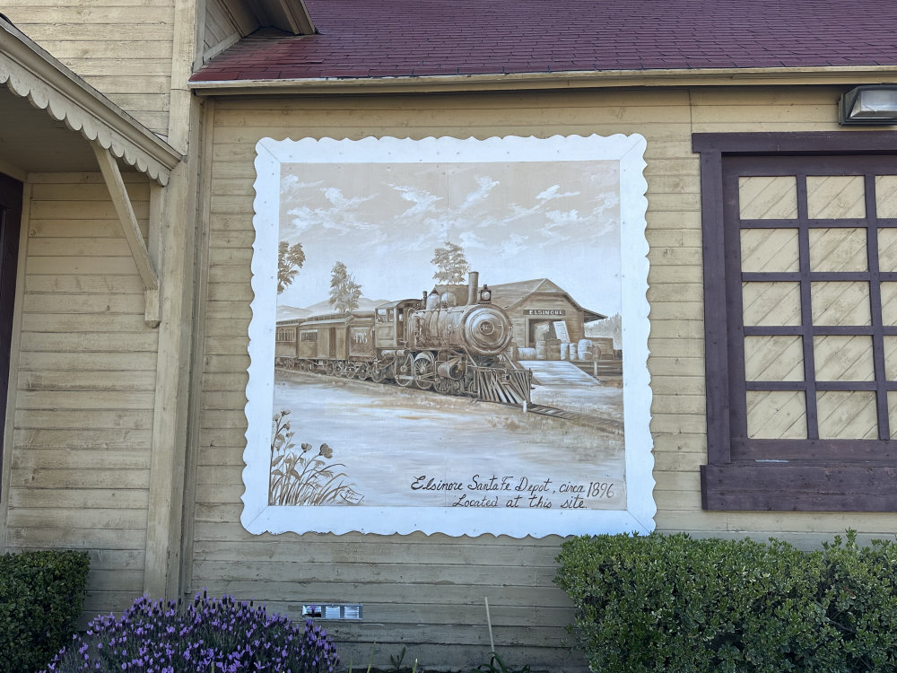 mural in Lake Elsinore by artist unknown.