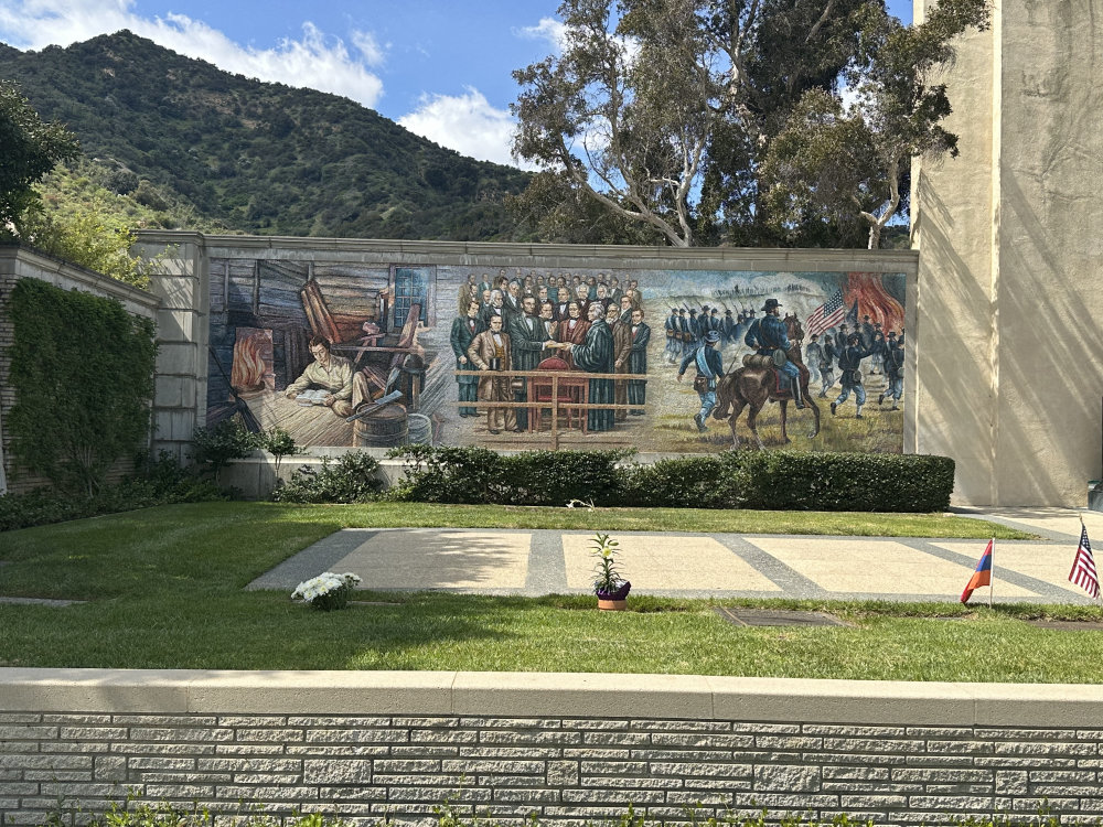 mural in Los Angeles by artist unknown.