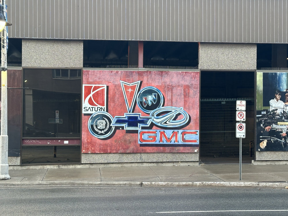 mural in Oshawa by artist unknown.