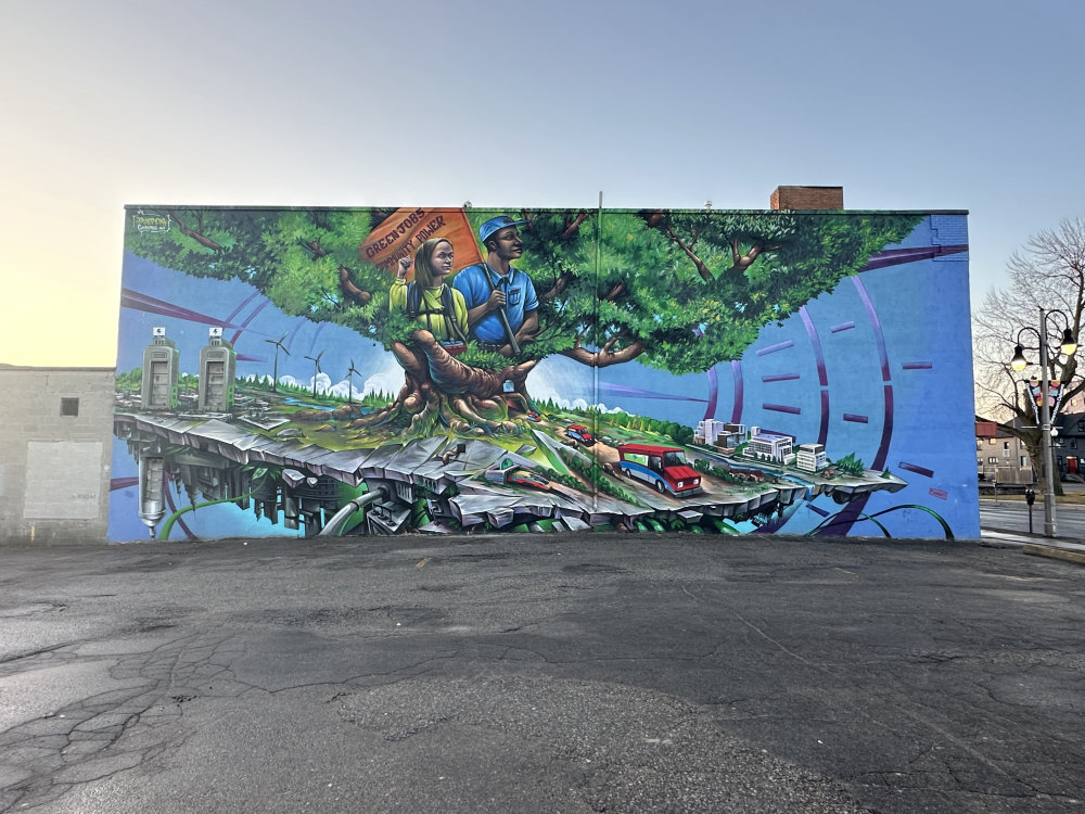 mural in Oshawa by artist unknown.