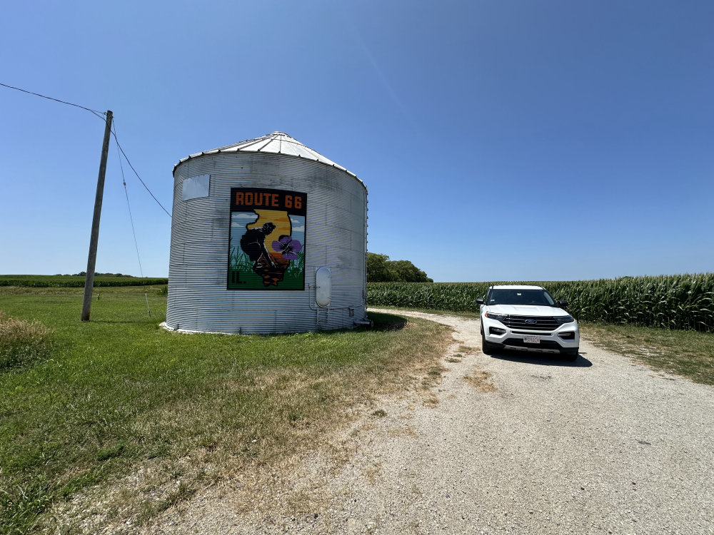 mural in Auburn by artist unknown.