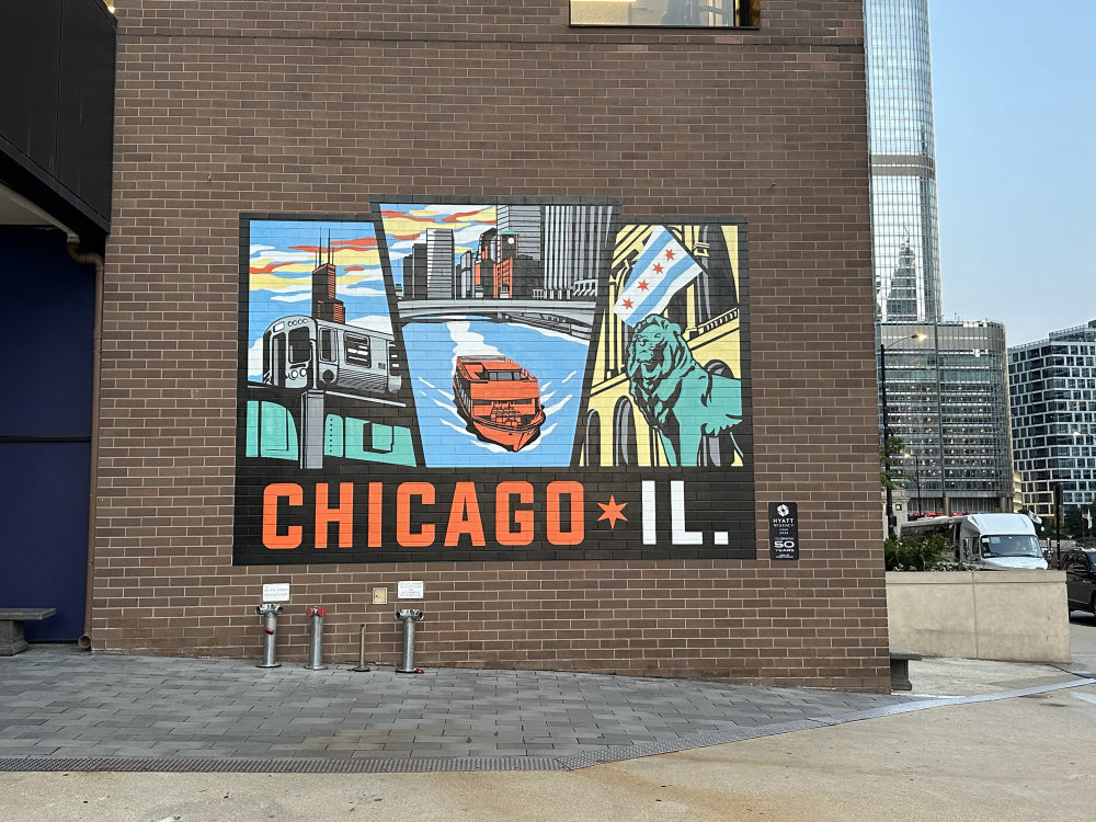 mural in Chicago by artist unknown.