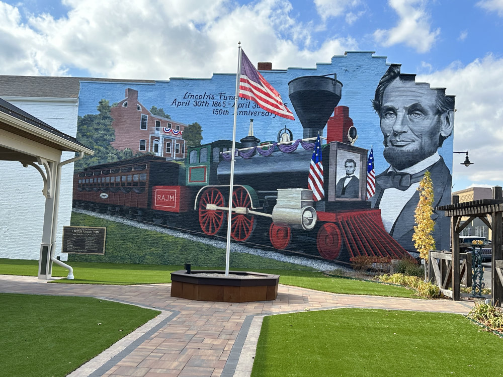 mural in Cambridge City by artist unknown.