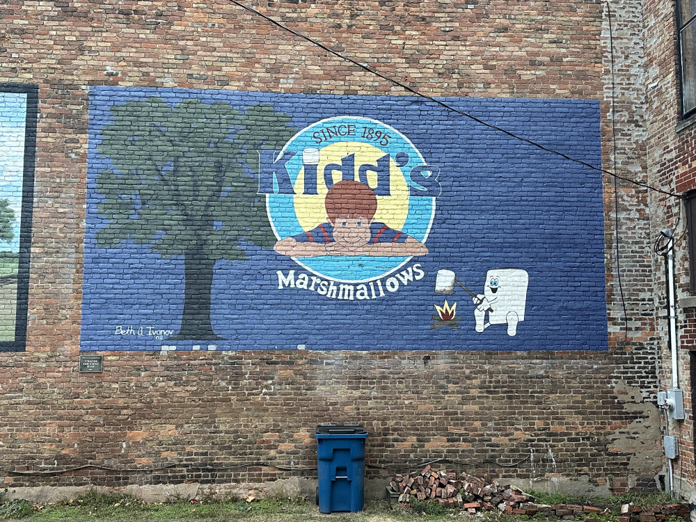 mural in Ligonier by artist unknown.