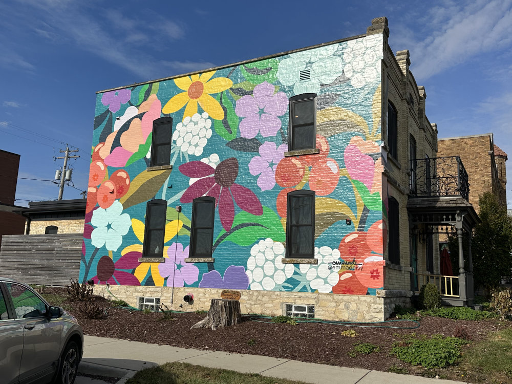 mural in Menomonee Falls by artist unknown.