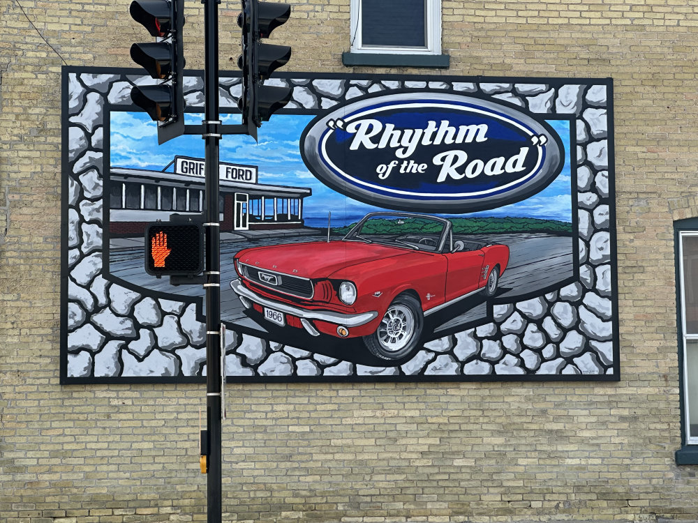 mural in Waukesha by artist unknown.