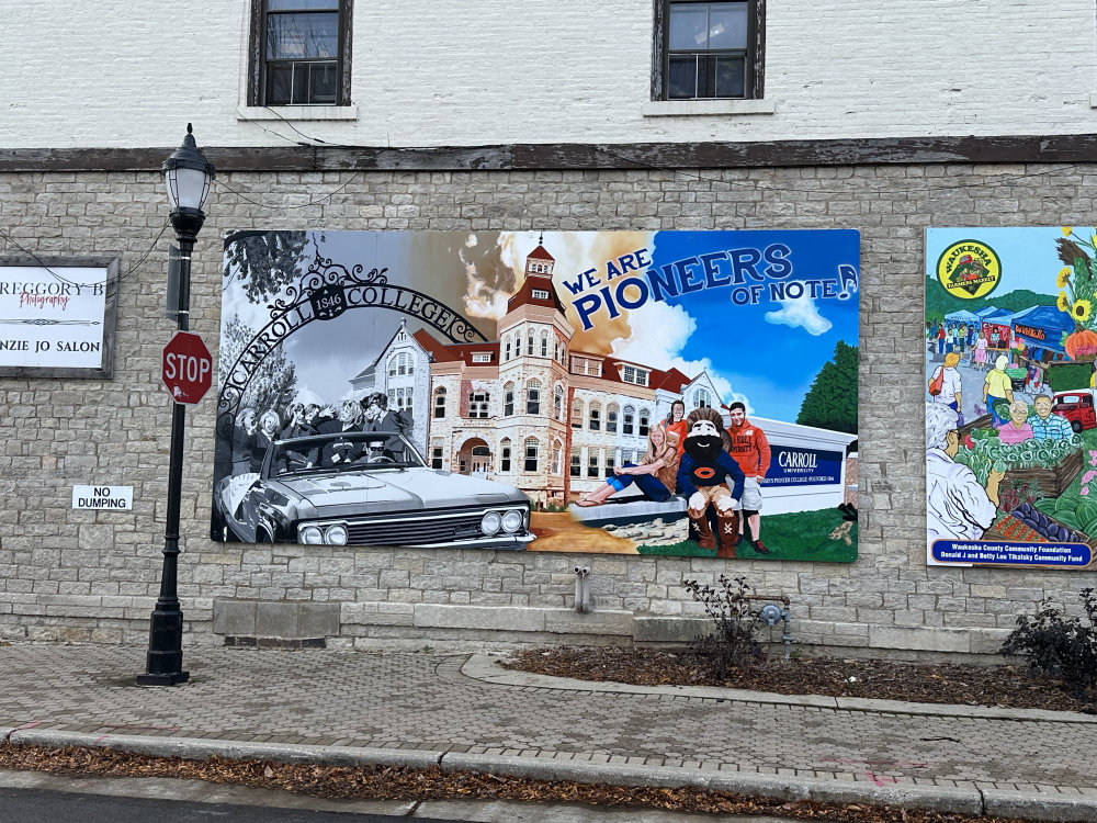 mural in Waukesha by artist unknown.