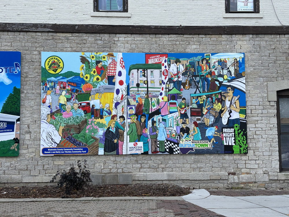 mural in Waukesha by artist unknown.