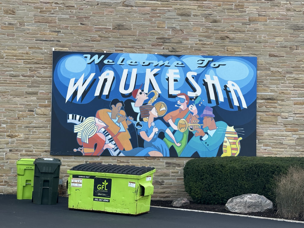 mural in Waukesha by artist unknown.