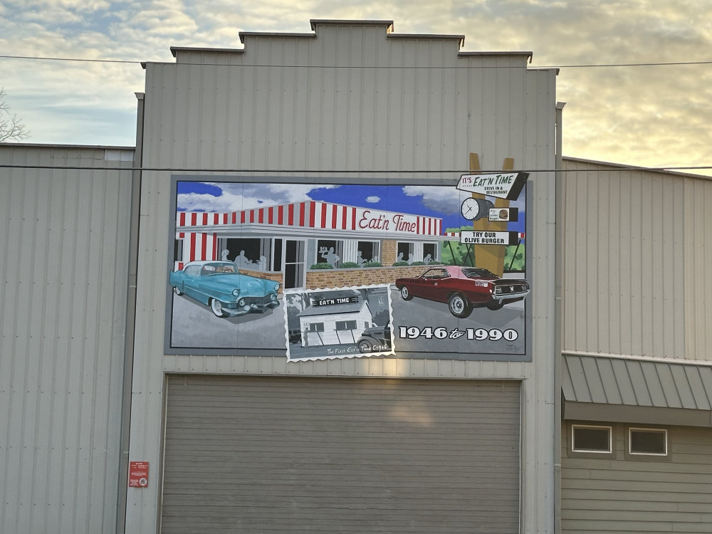 mural in Delavan by artist unknown.