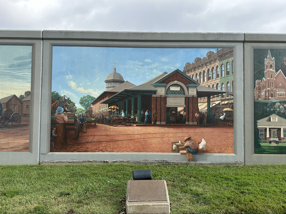 mural in Paducah by artist unknown.