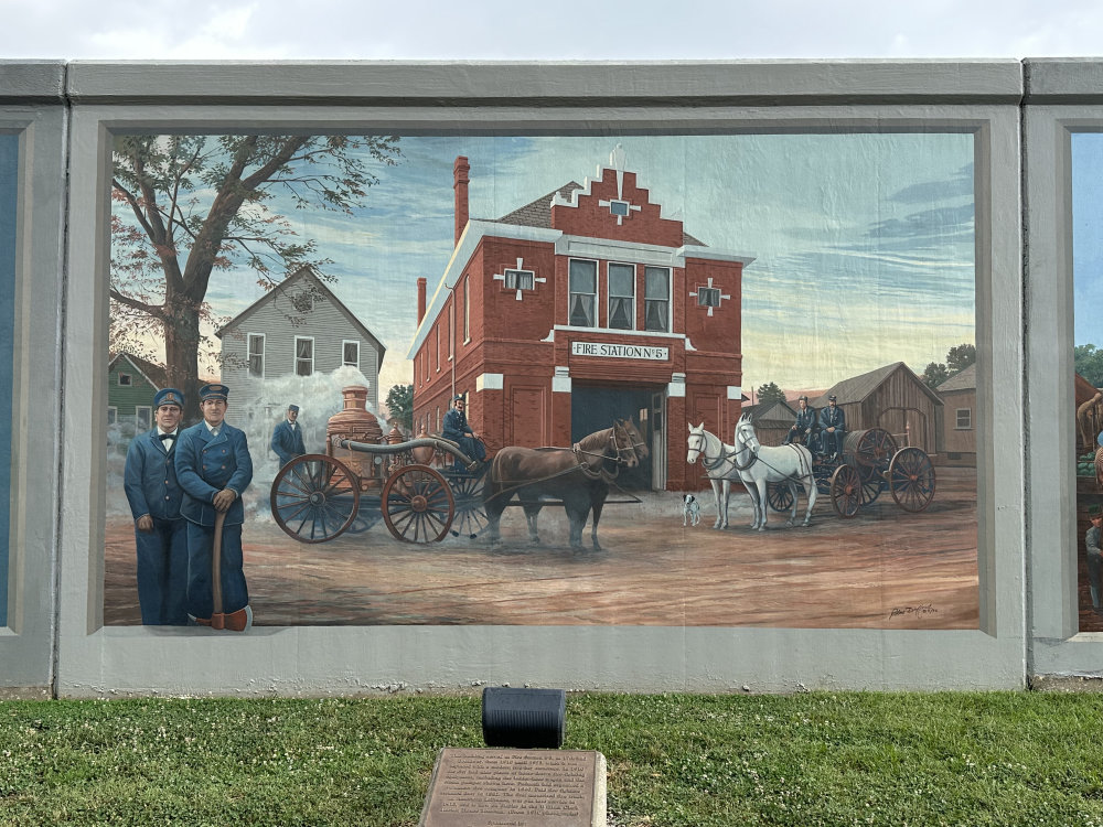 mural in Paducah by artist unknown.