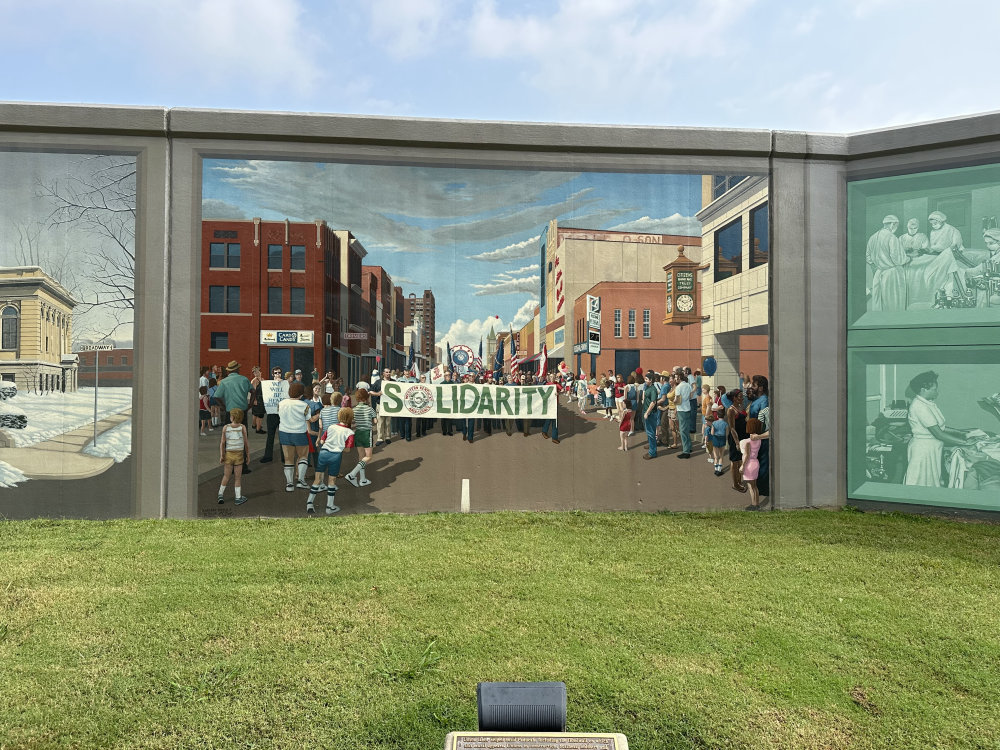 mural in Paducah by artist unknown.