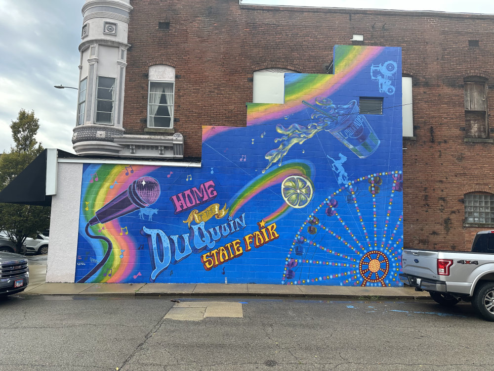 mural in Du Quoin by artist unknown.