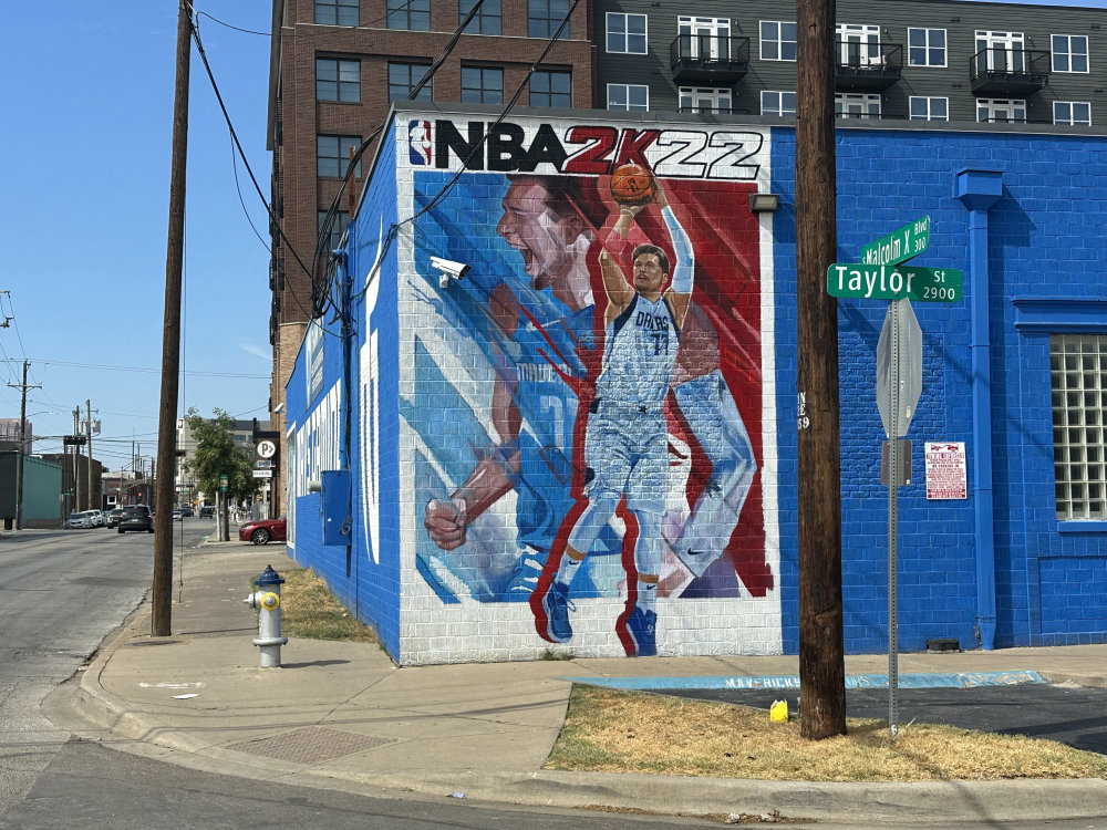 mural in Dallas by artist unknown.