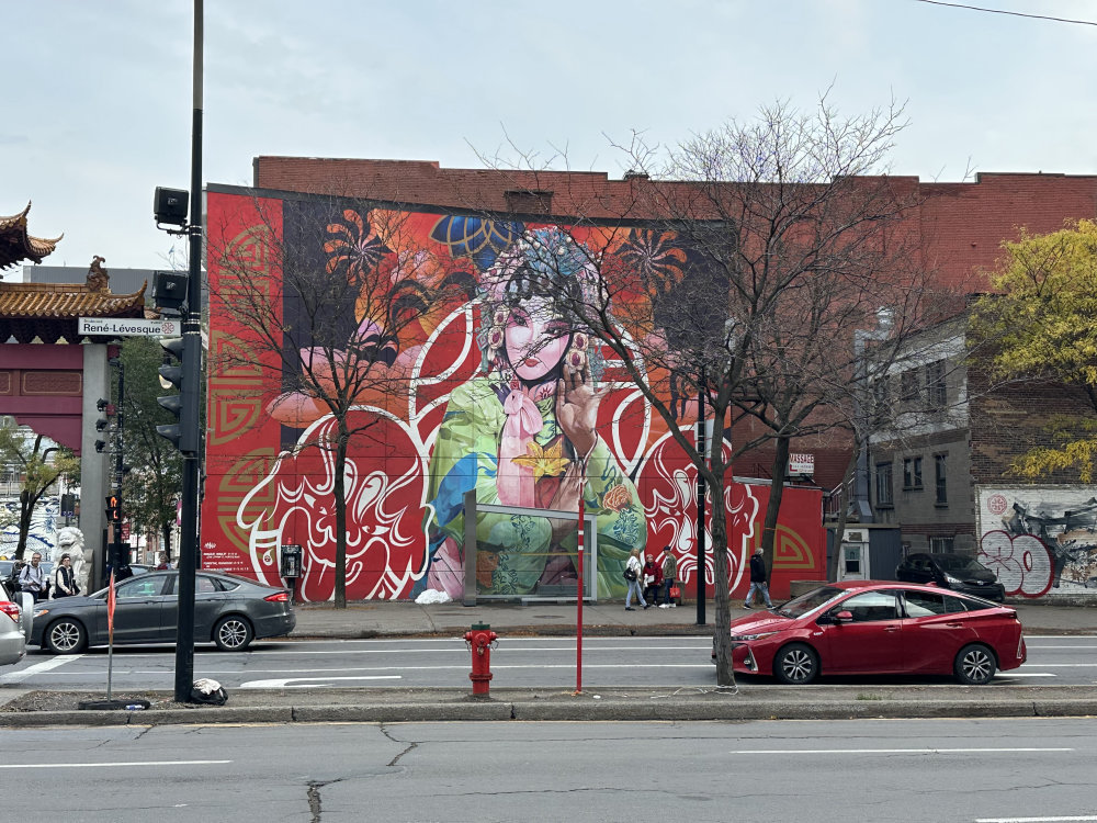 mural in Montréal by artist unknown.