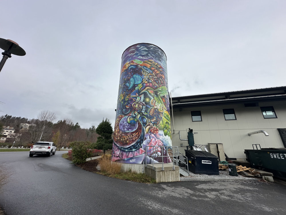 mural in Stowe by artist unknown.