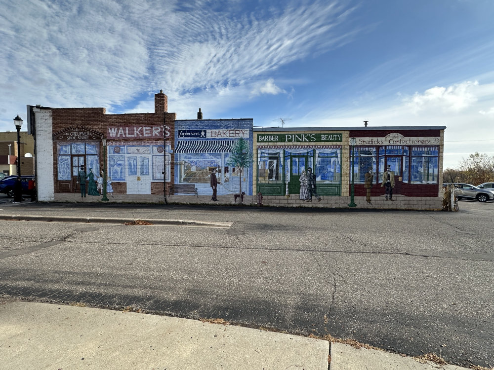 mural in Elk River by artist unknown.